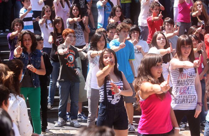 'Flashmob' junto al instituto Sagasta-38